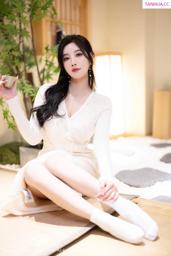 杨晨晨 sugar小甜心CC [XiuRen]高清写真图 2024.04.09 No.8363 杨晨晨Yome 丝袜美腿第7张图片